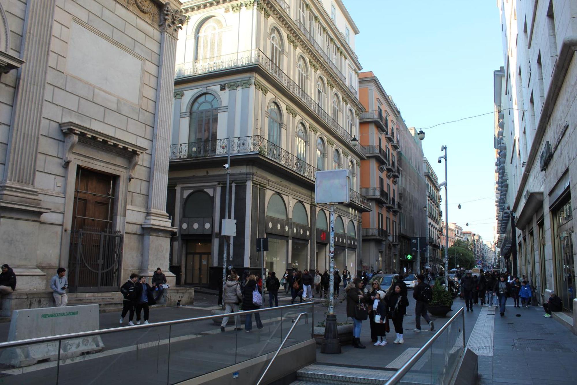 Blackwoody Contemporary Rooms - Napoli Centro Storico Via Toledo 外观 照片