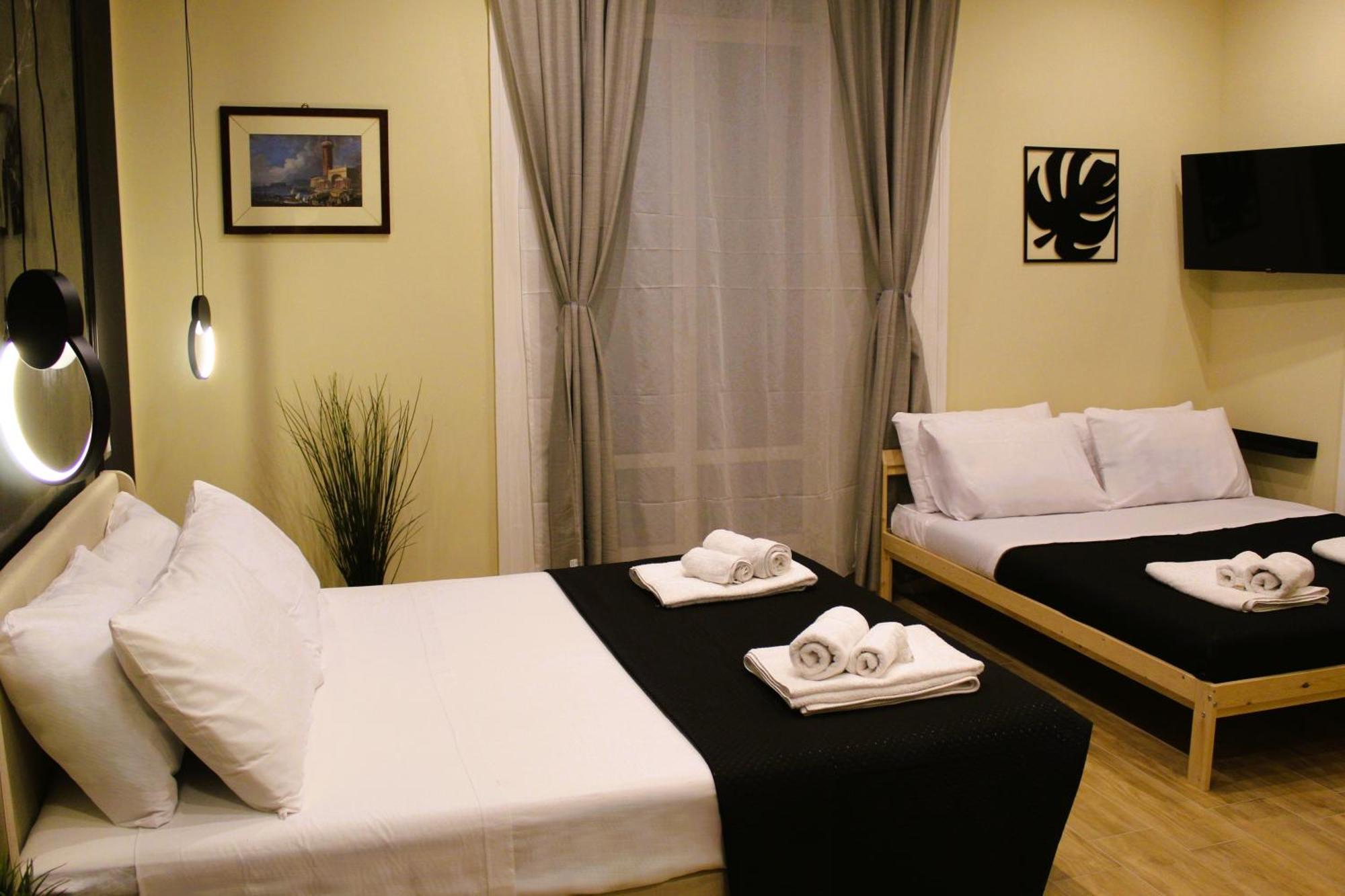 Blackwoody Contemporary Rooms - Napoli Centro Storico Via Toledo 外观 照片