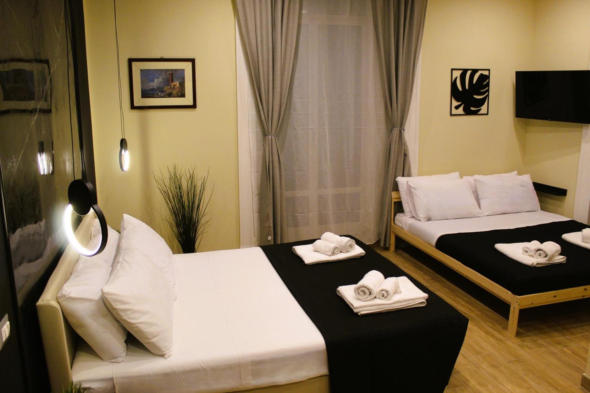 Blackwoody Contemporary Rooms - Napoli Centro Storico Via Toledo 外观 照片