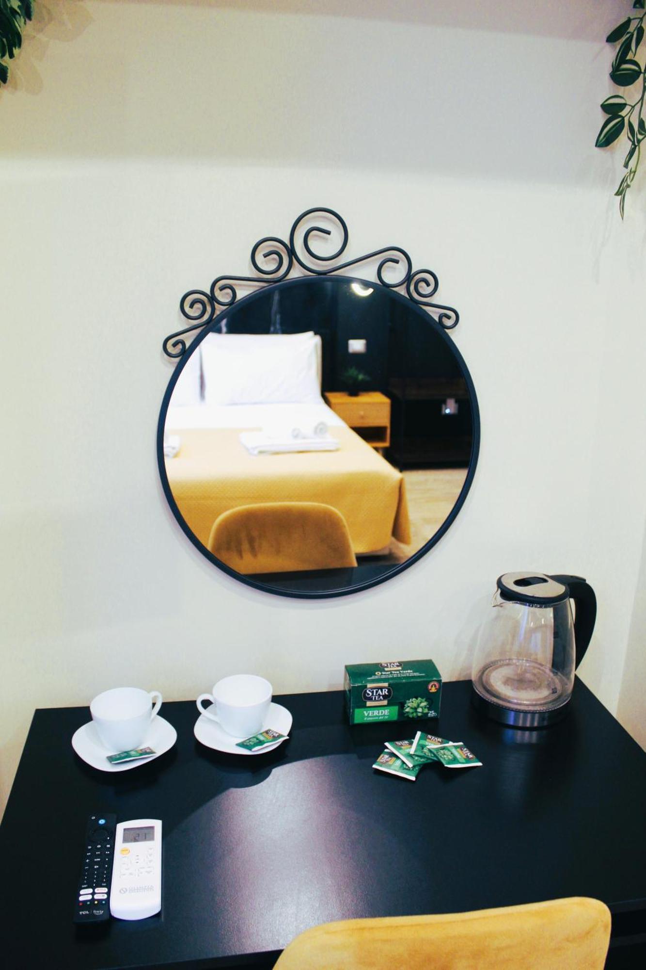 Blackwoody Contemporary Rooms - Napoli Centro Storico Via Toledo 外观 照片